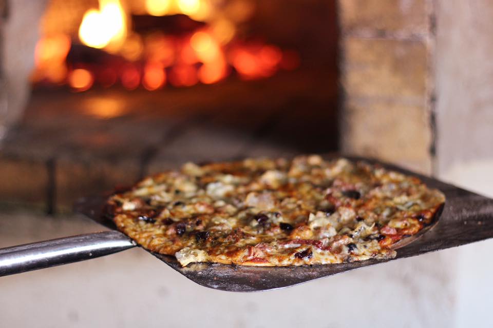 HayWays Gourmet Pizza – Classic rustic wood-fired pizza